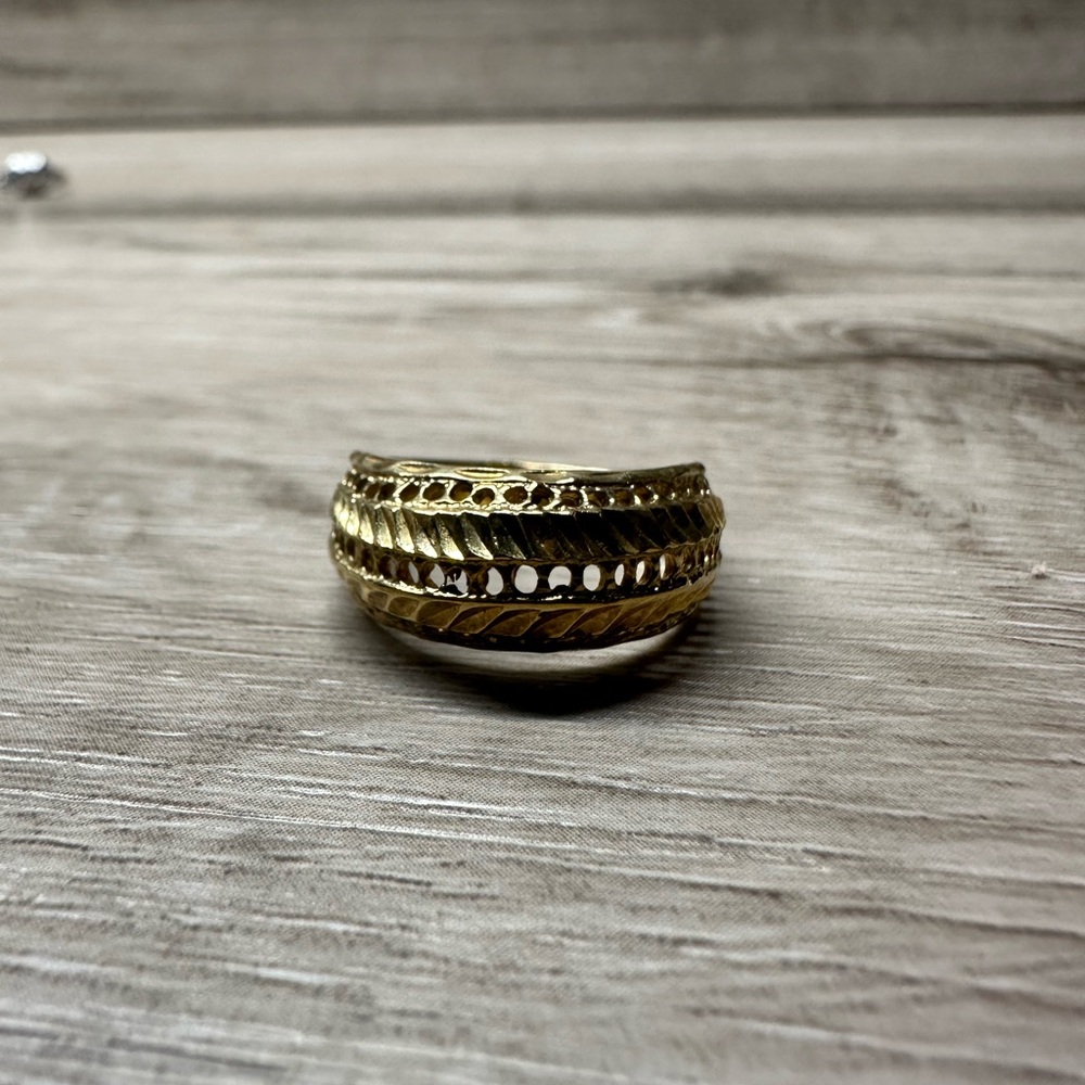 Detailed‎ Gold-Tone Unisex Size 10 Ring